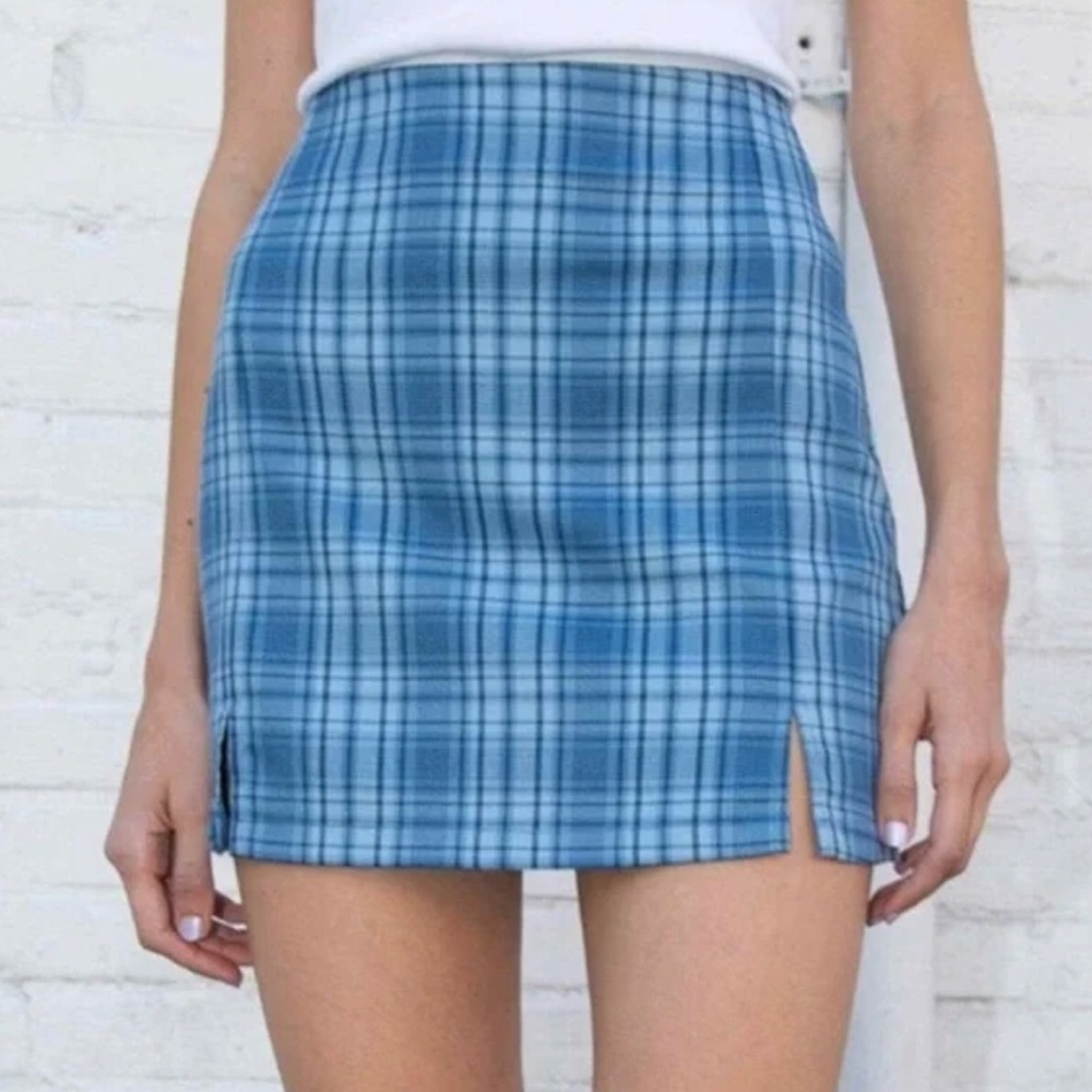 Brandy Melville Cara Plaid skirt. One Size. Like new condition.